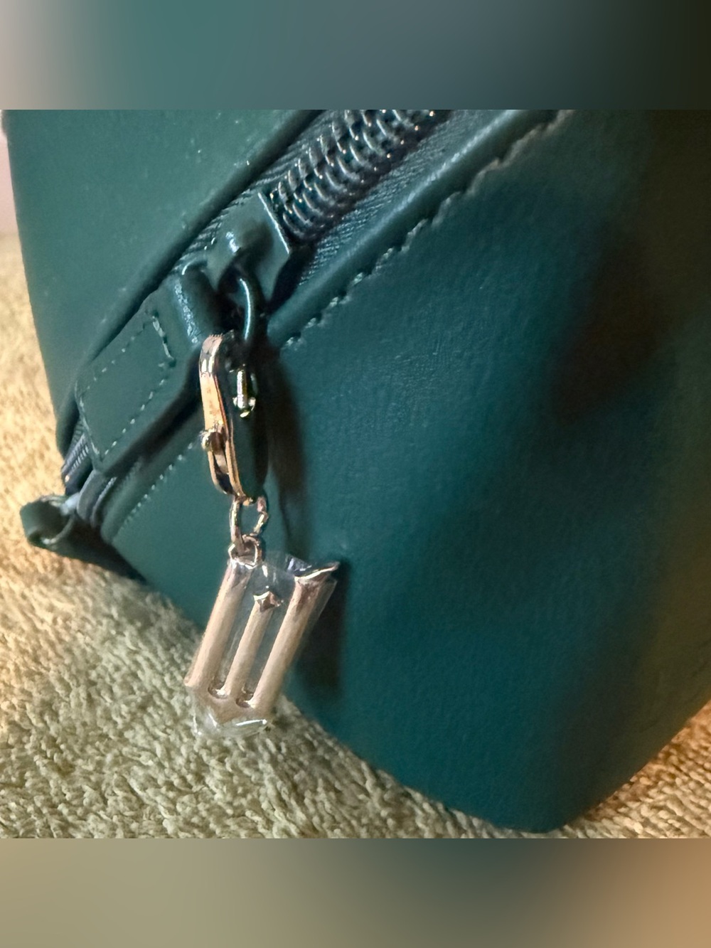 BEIS WICKED Toiletry Kit In Wicked Green. Brand New W/Original Packaging - Picture 4 of 12